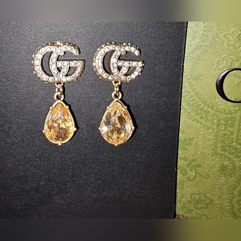 **SOLD** Authentic Gucci Gold Crystal Teardrop Earrings! Like New - Picture 4 of 8